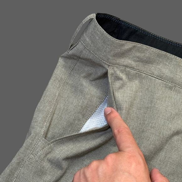 Billabong Crossfire Mid Hybrid Shorts Khaki Size 40 NWT Mens - Picture 4 of 8